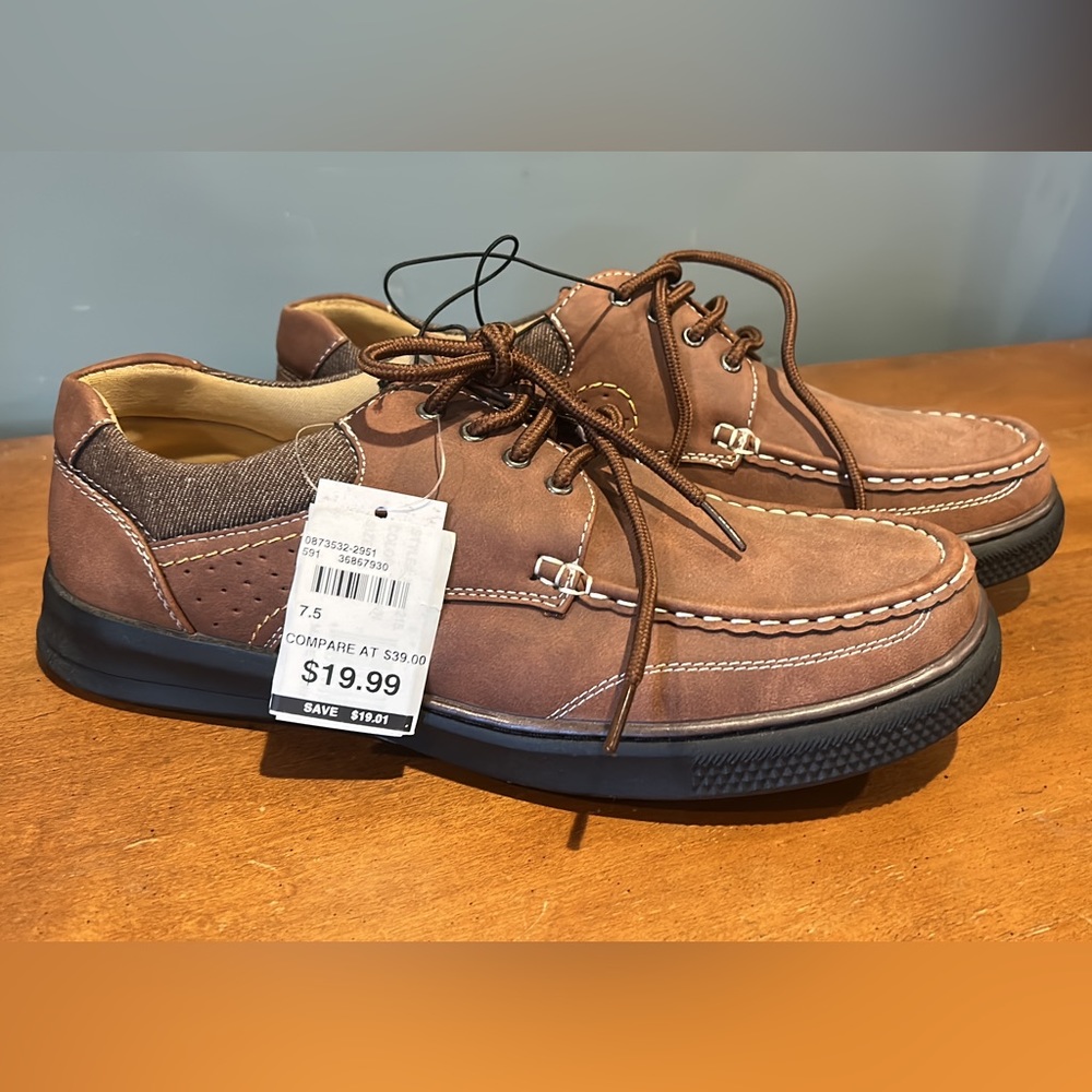Brand new never worn brown dress/casual men’s shoe. Size 7.5